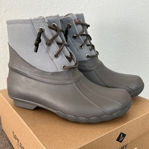 NWOT Womens Sperry Saltwater Duck Boots. Size 7. Grey. New in Box